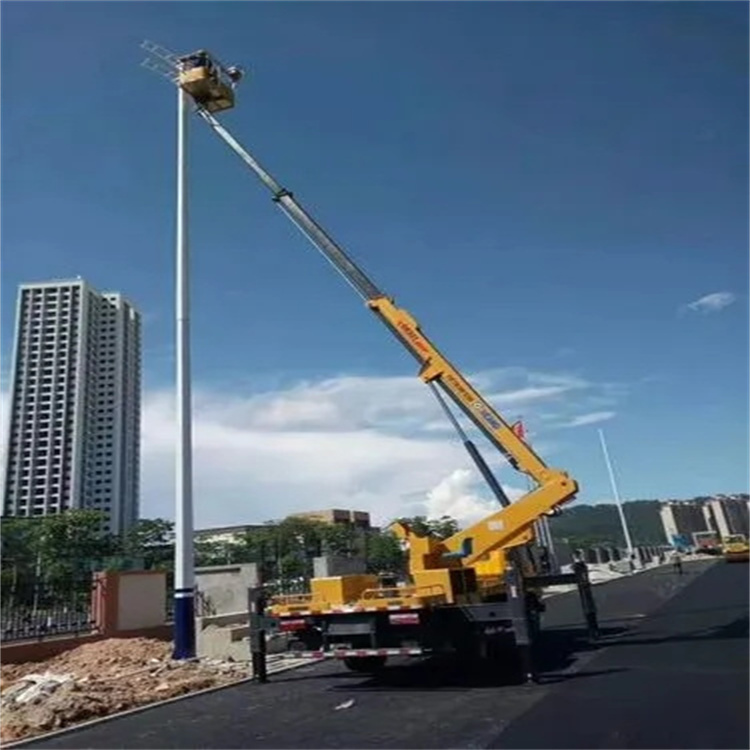 莱城维修路灯的曲臂升降车出租