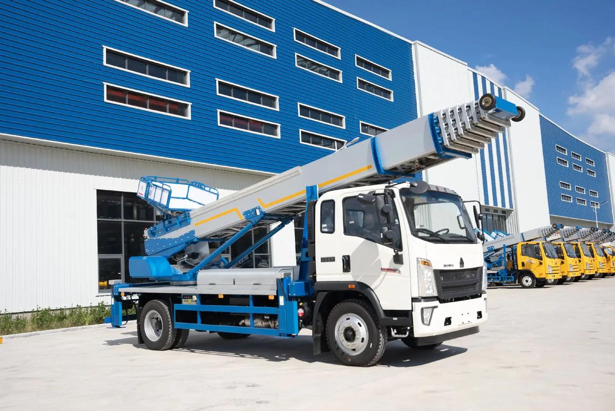 莱城出租云梯车高空作业车 建筑垃圾搬运