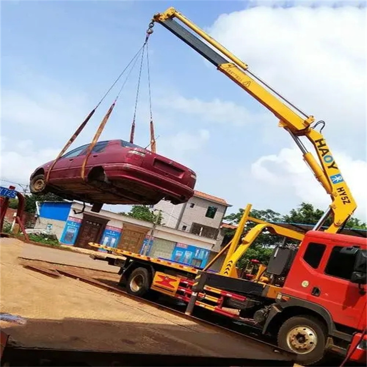 莱城吊车吊汽车的正确方法